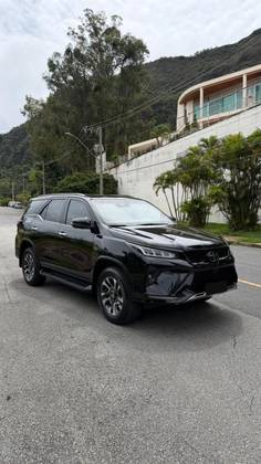 TOYOTA HILUX SW4 2.8 D-4D TURBO DIESEL DIAMOND 7L 4X4 AUTOMÁTICO TOYOTA HILUX SW4 2.8 D-4D TURBO DIESEL DIAMOND 7L 4X4 AUTOMÁTICO